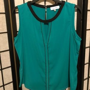 CAKVIN KLEIN SLEEVELESS BLOUSE, SIZE MEDIUM TEAL AND BLACK